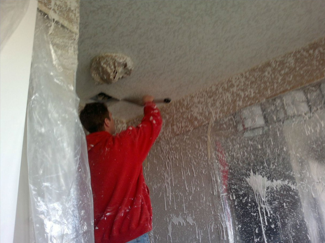 Detailed ceiling edge preparation during texturing work